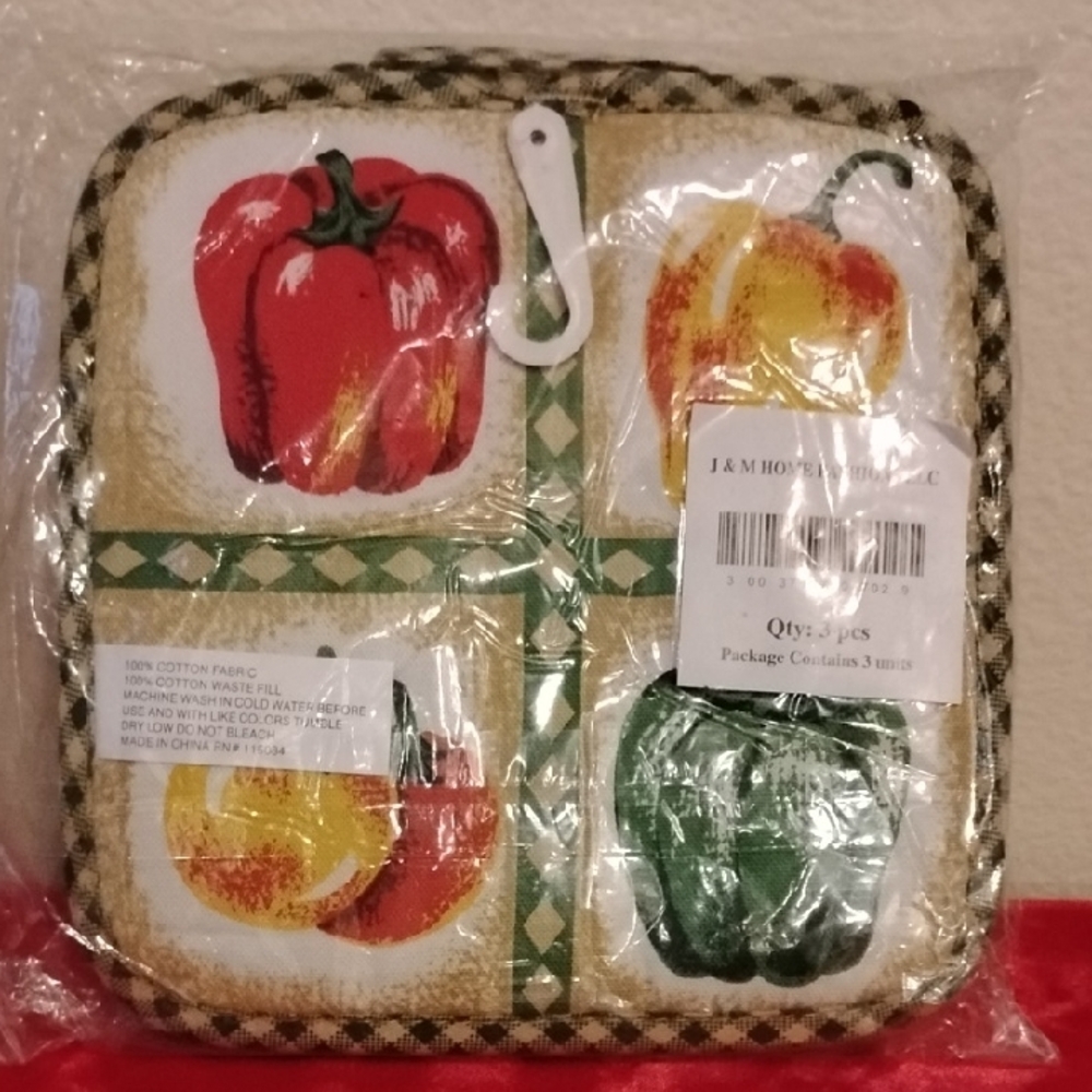 D- NWT Colorful Bell Pepper Pot Holders - Picture 2 of 5